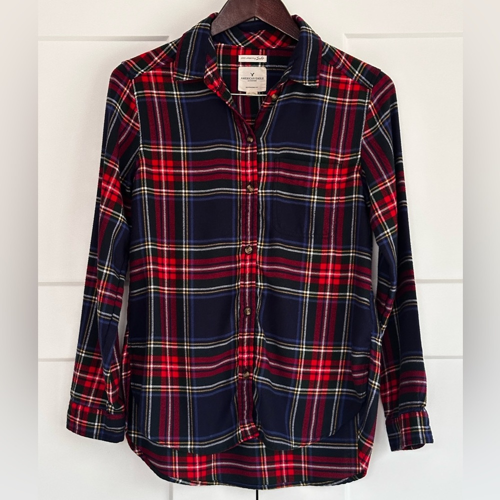 AMERICAN EAGLE CLASSIC boyfriend button down flannel - Size SMALL - LIKE NEW